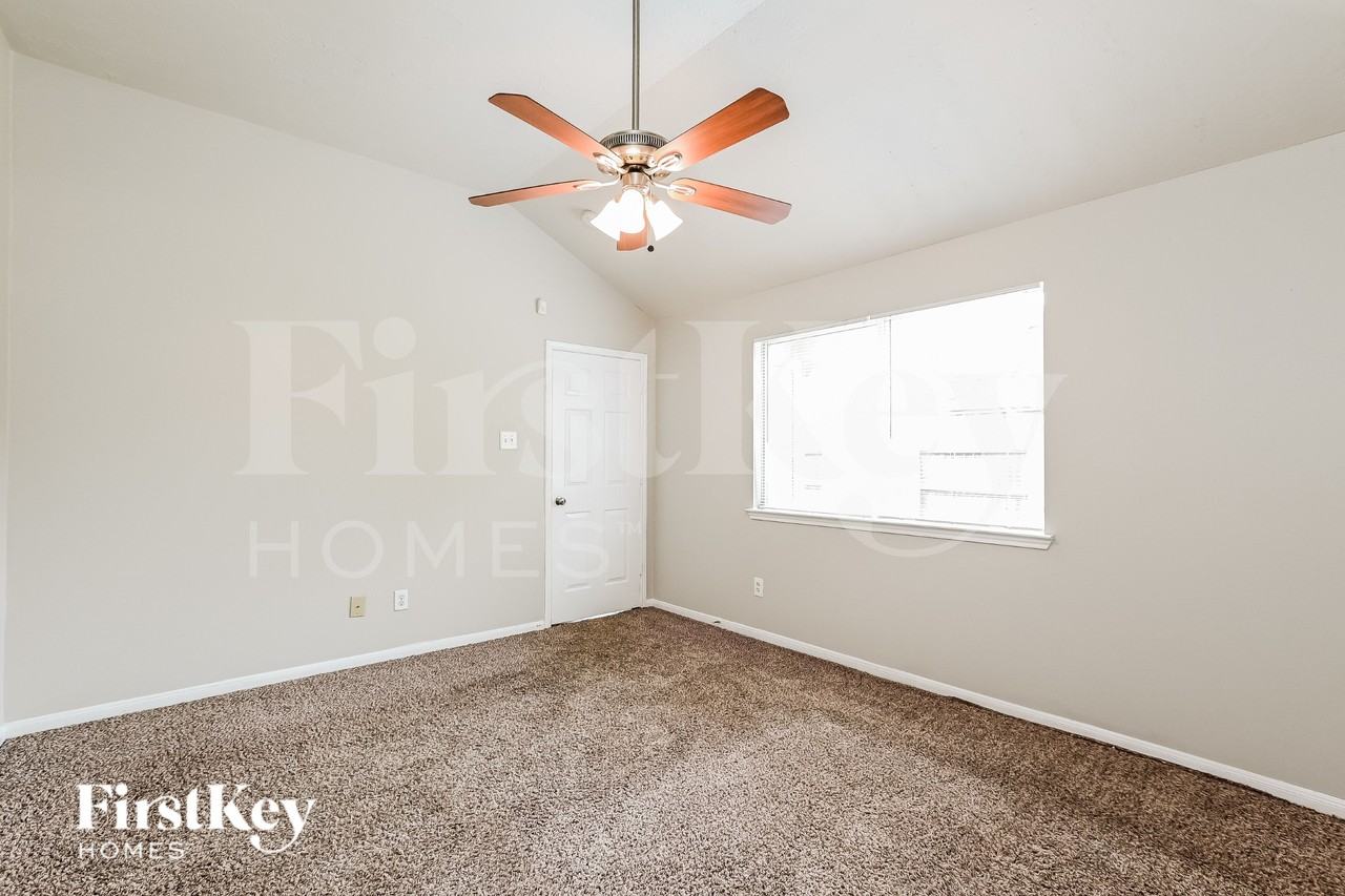 507 Richcrest Dr - Photo 6 of 16