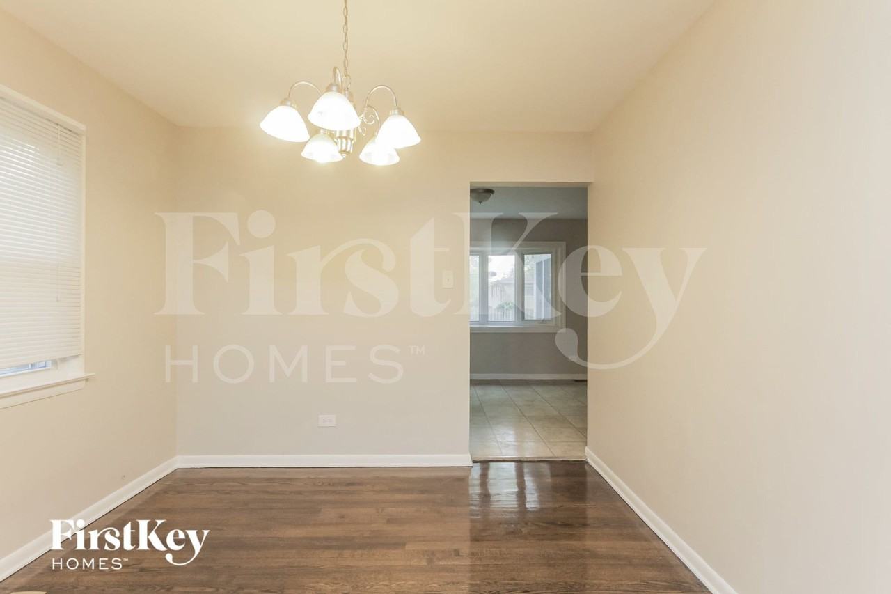 454 Springfield St - Photo 5 of 15