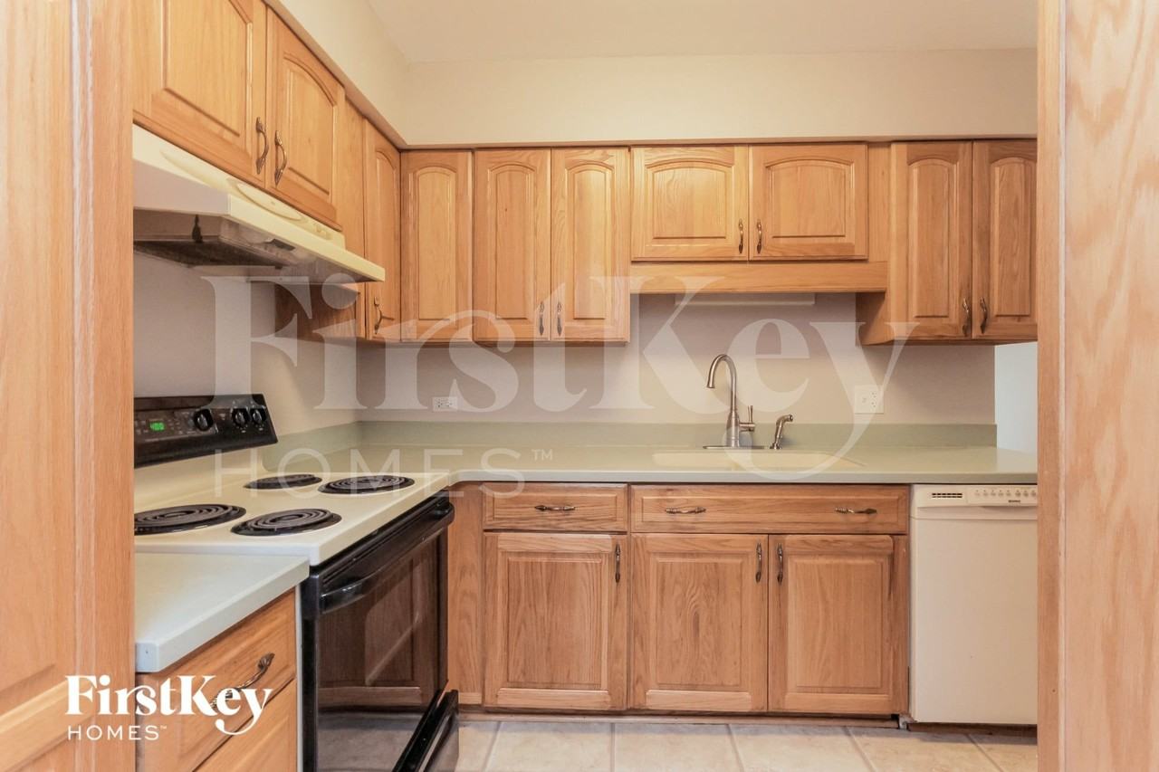 454 Springfield St - Photo 7 of 15