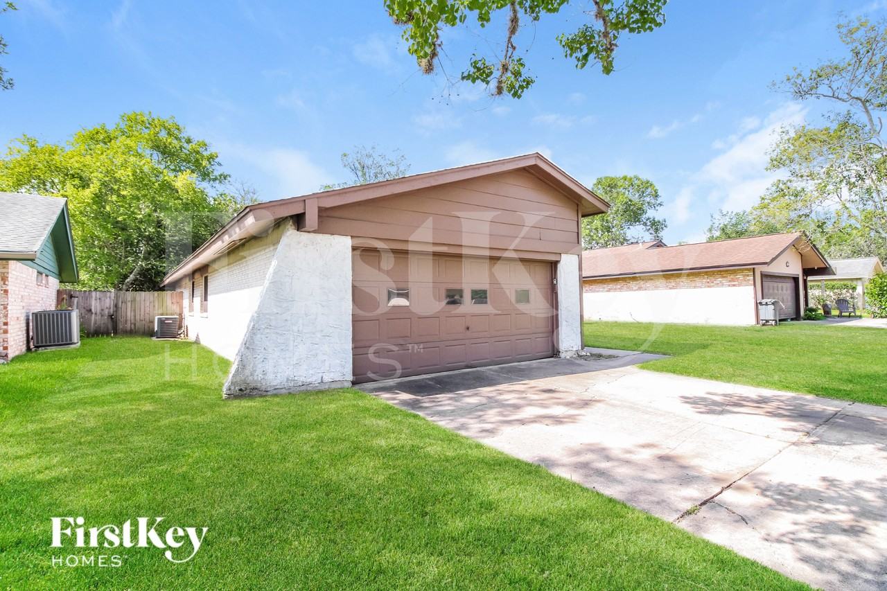 4427 Ravine Dr - Photo 2 of 16