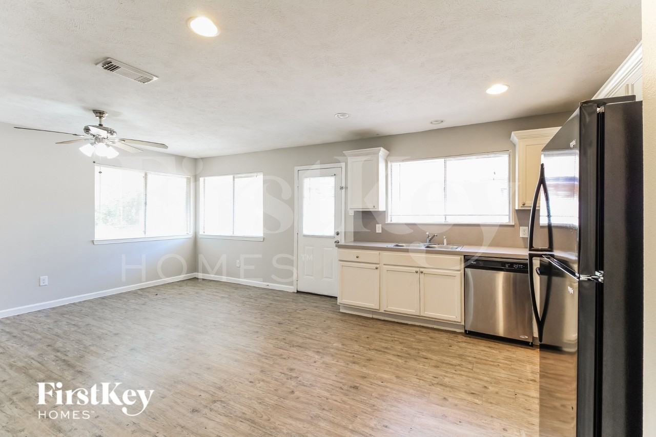 4427 Ravine Dr - Photo 5 of 16