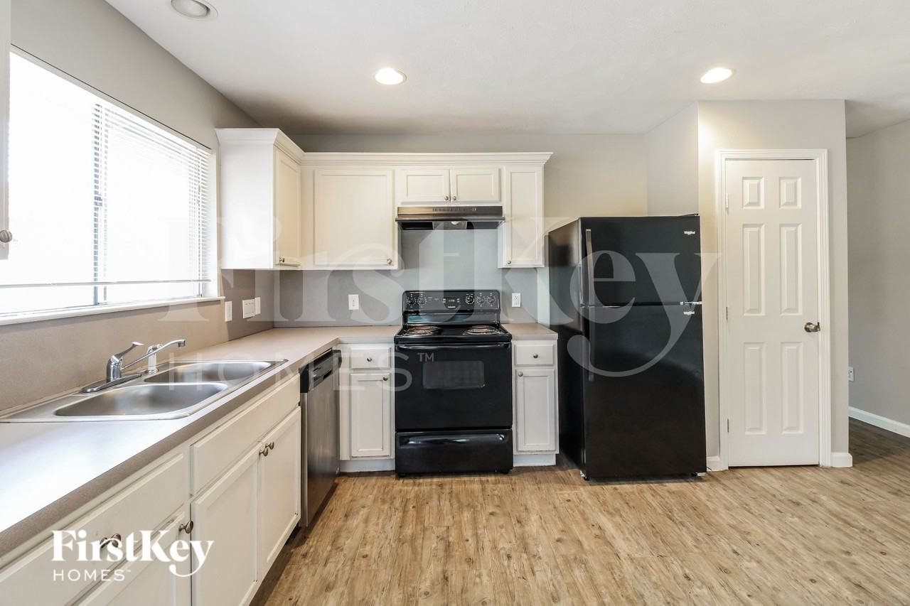 4427 Ravine Dr - Photo 6 of 16