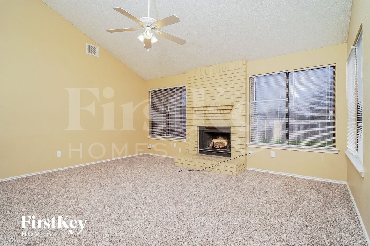 3934 Cochise Dr - Photo 3 of 15