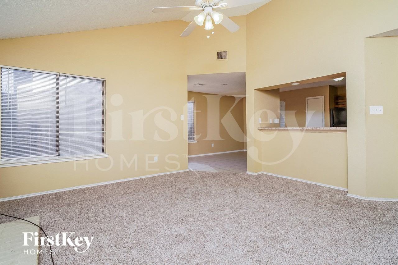 3934 Cochise Dr - Photo 4 of 15