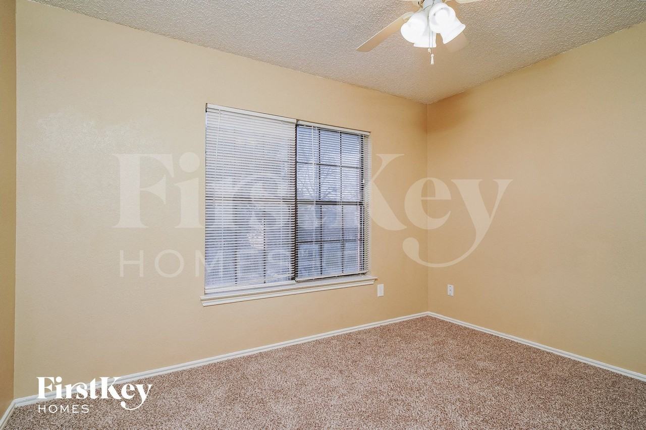 3934 Cochise Dr - Photo 5 of 15