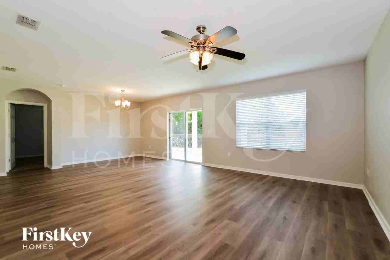 374 Sauders Rd Se - Photo 3 of 19