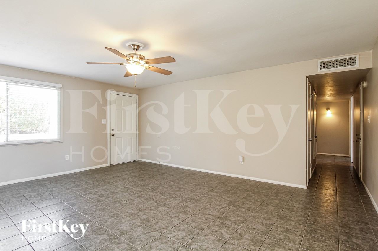 3733 E Eugie Ave - Photo 3 of 19