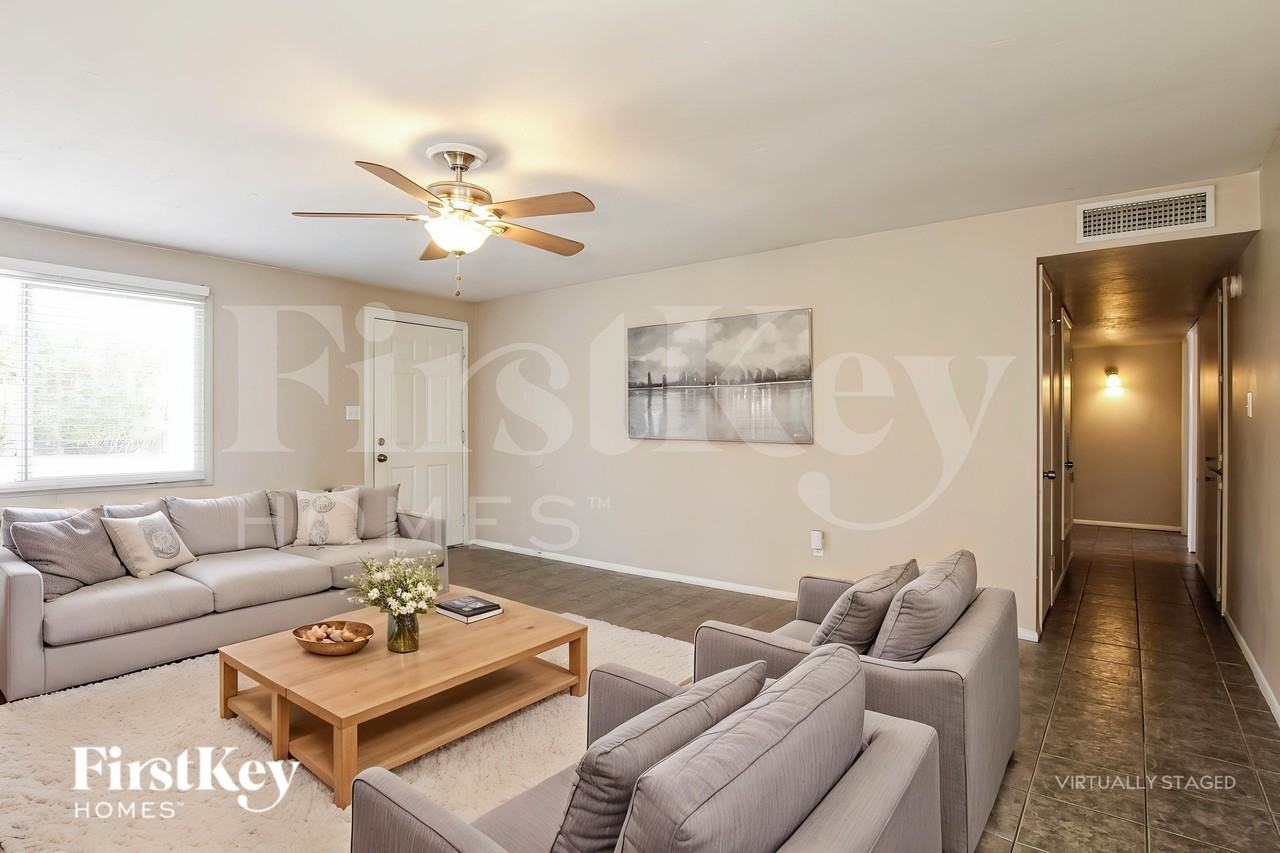 3733 E Eugie Ave - Photo 4 of 19
