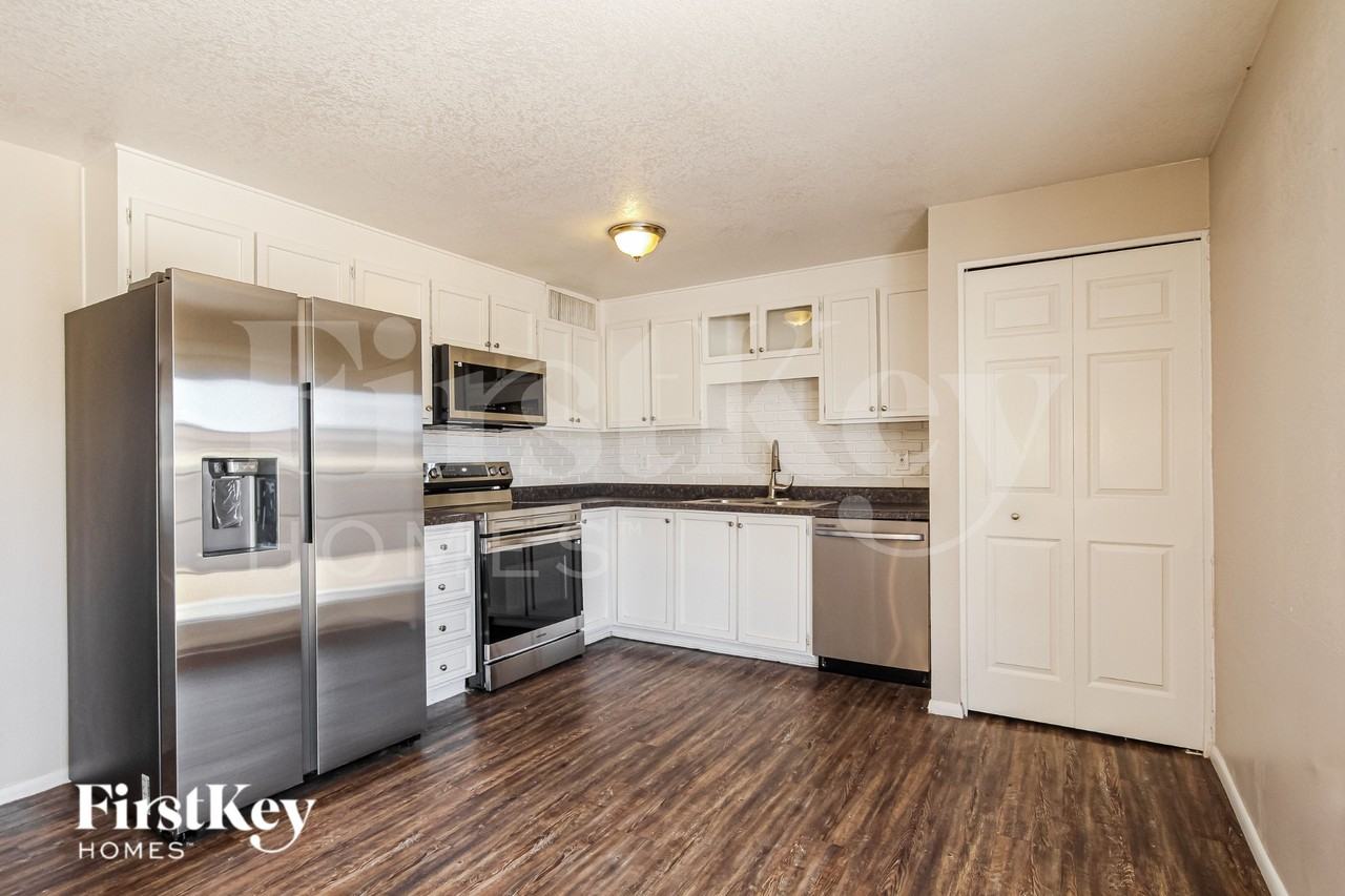 3733 E Eugie Ave - Photo 5 of 19