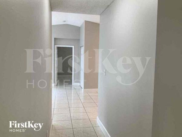 3313 Nwst - Photo 2 of 10