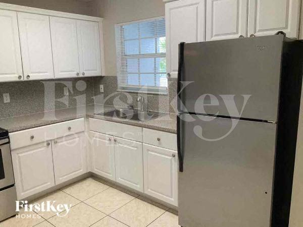 3313 Nwst - Photo 5 of 10
