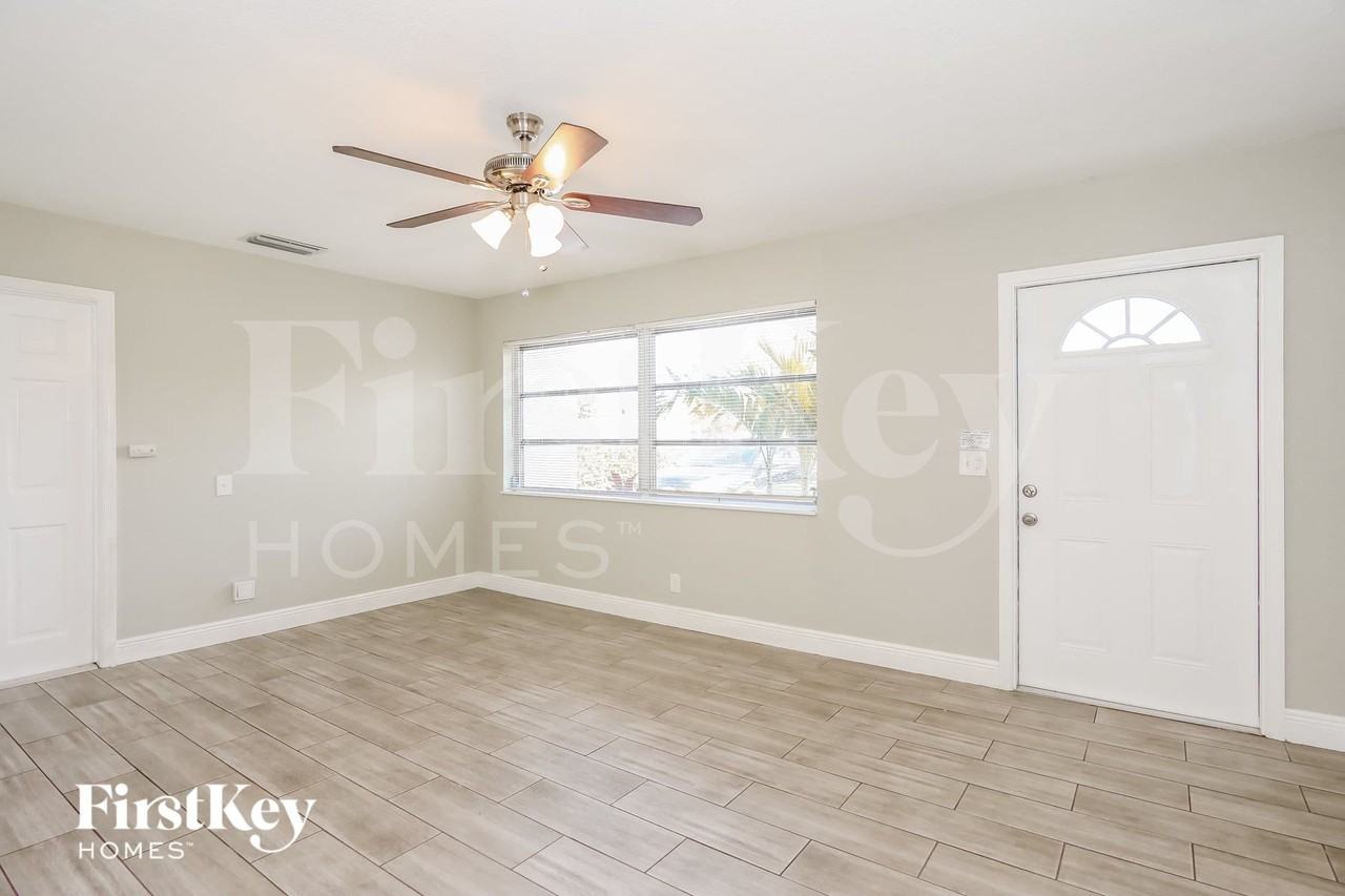 327 Azalea St - Photo 2 of 15