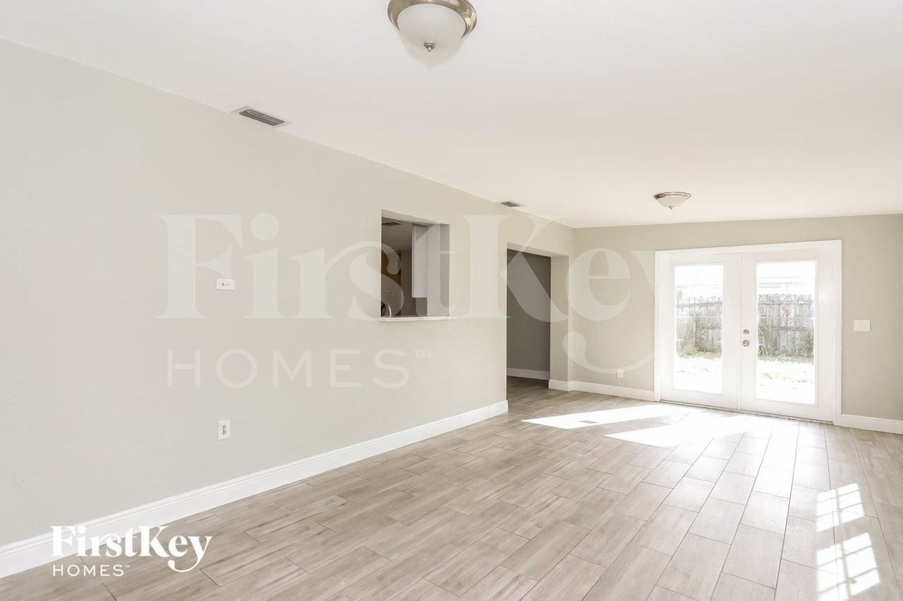 327 Azalea St - Photo 7 of 15