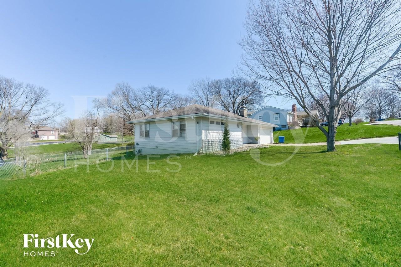306 Nw 54th Ter - Photo 2 of 15