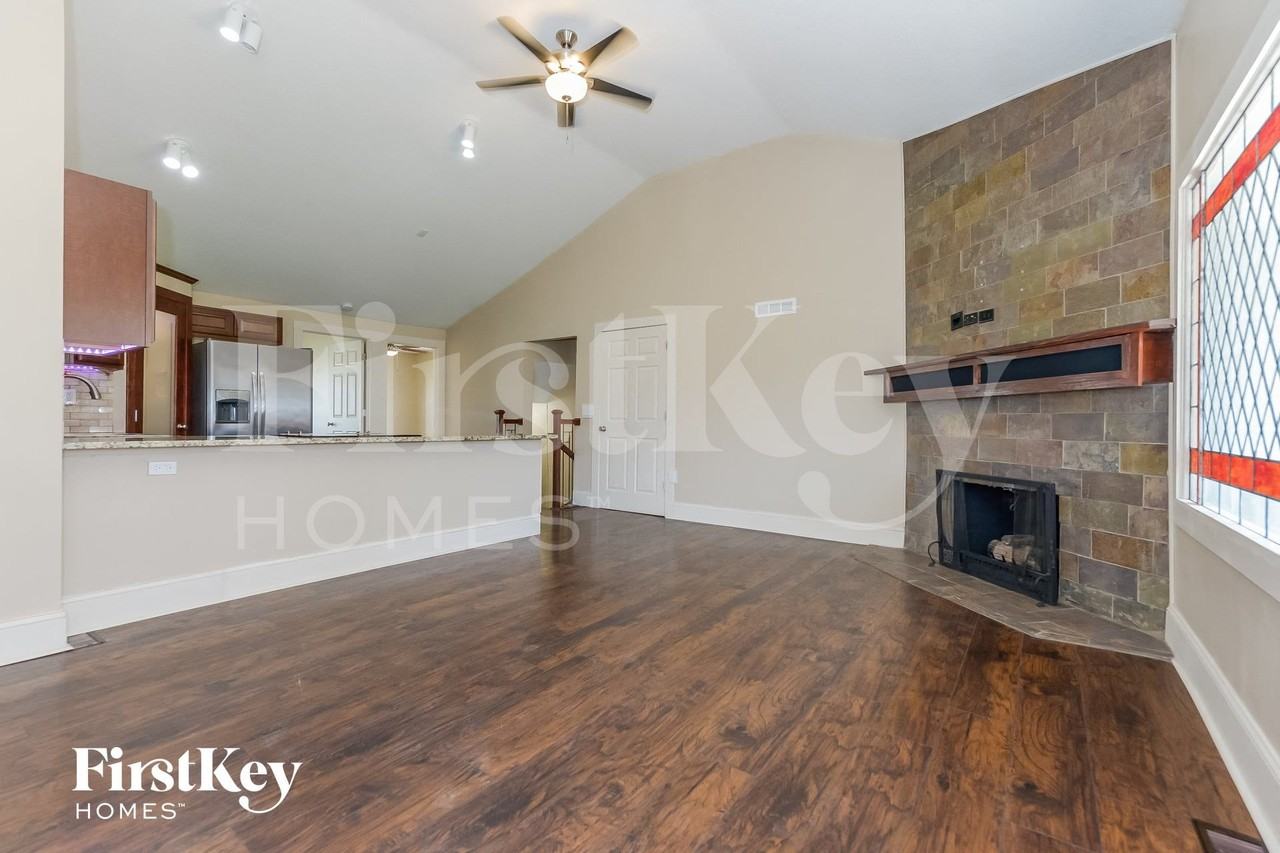 306 Nw 54th Ter - Photo 4 of 15