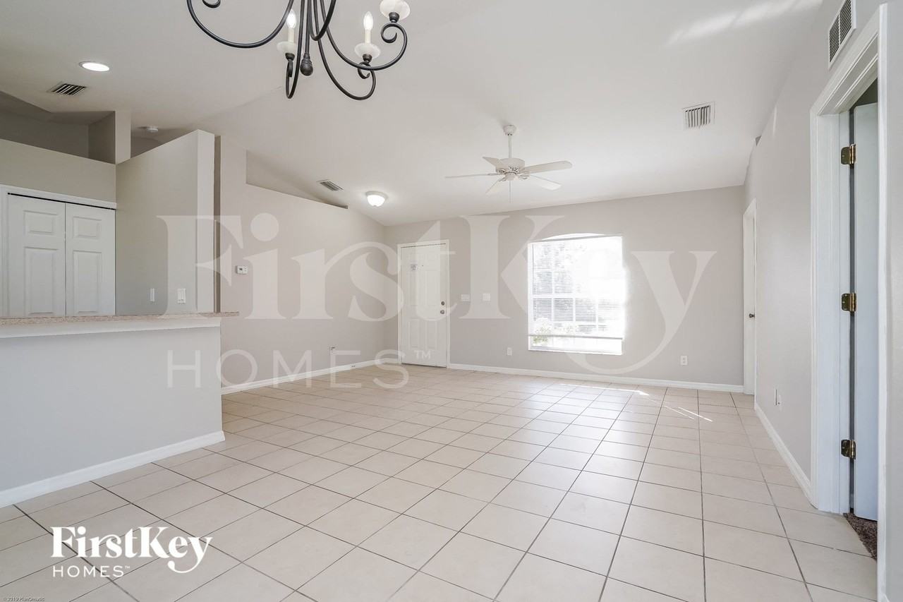 3018 33rd St Sw - Photo 3 of 15