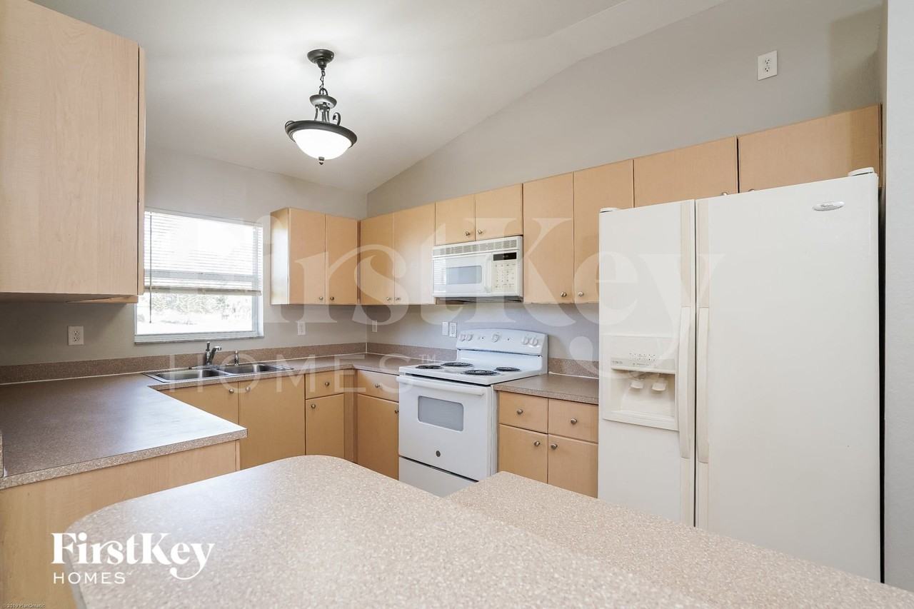 3018 33rd St Sw - Photo 5 of 15