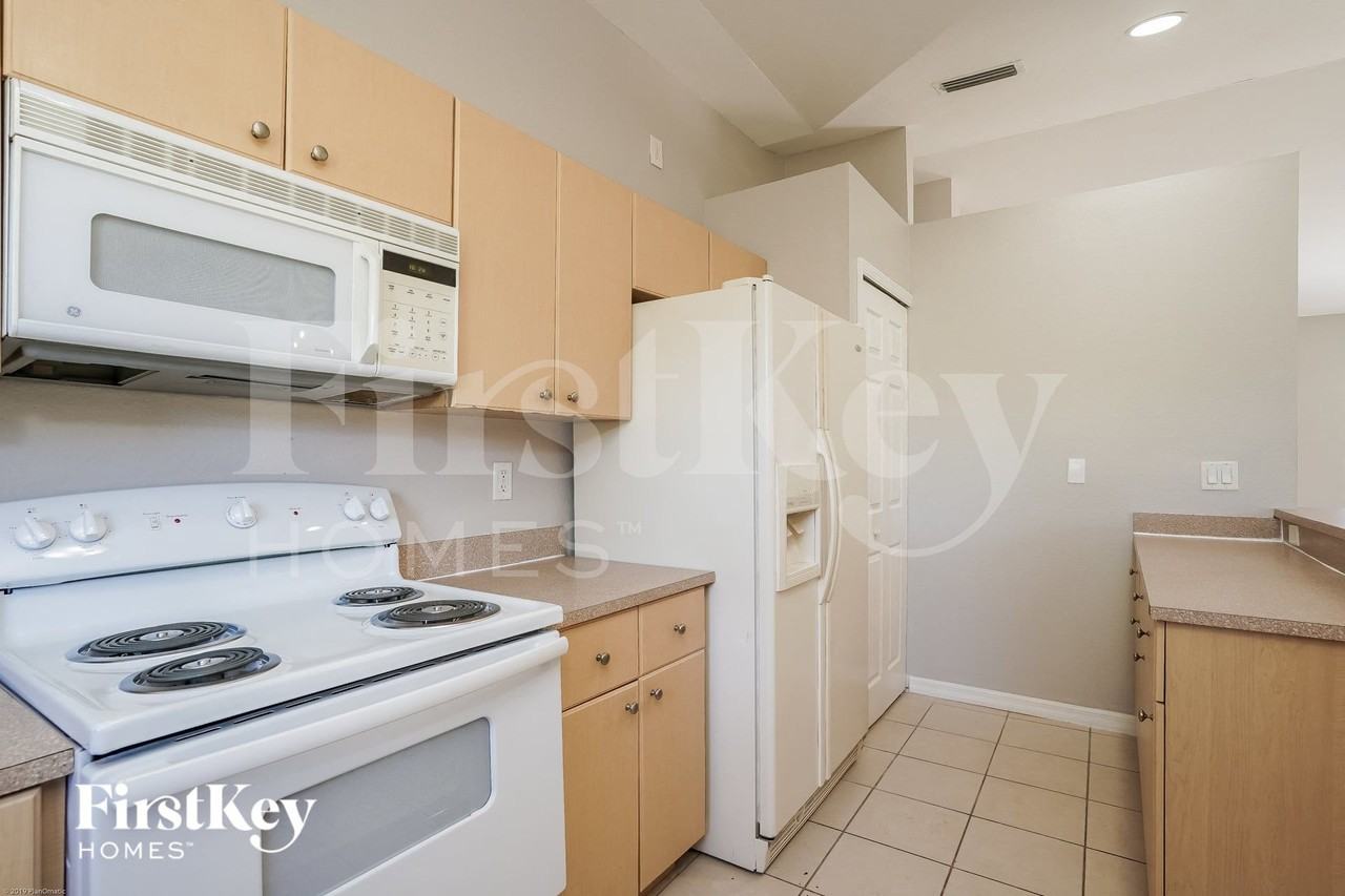 3018 33rd St Sw - Photo 6 of 15