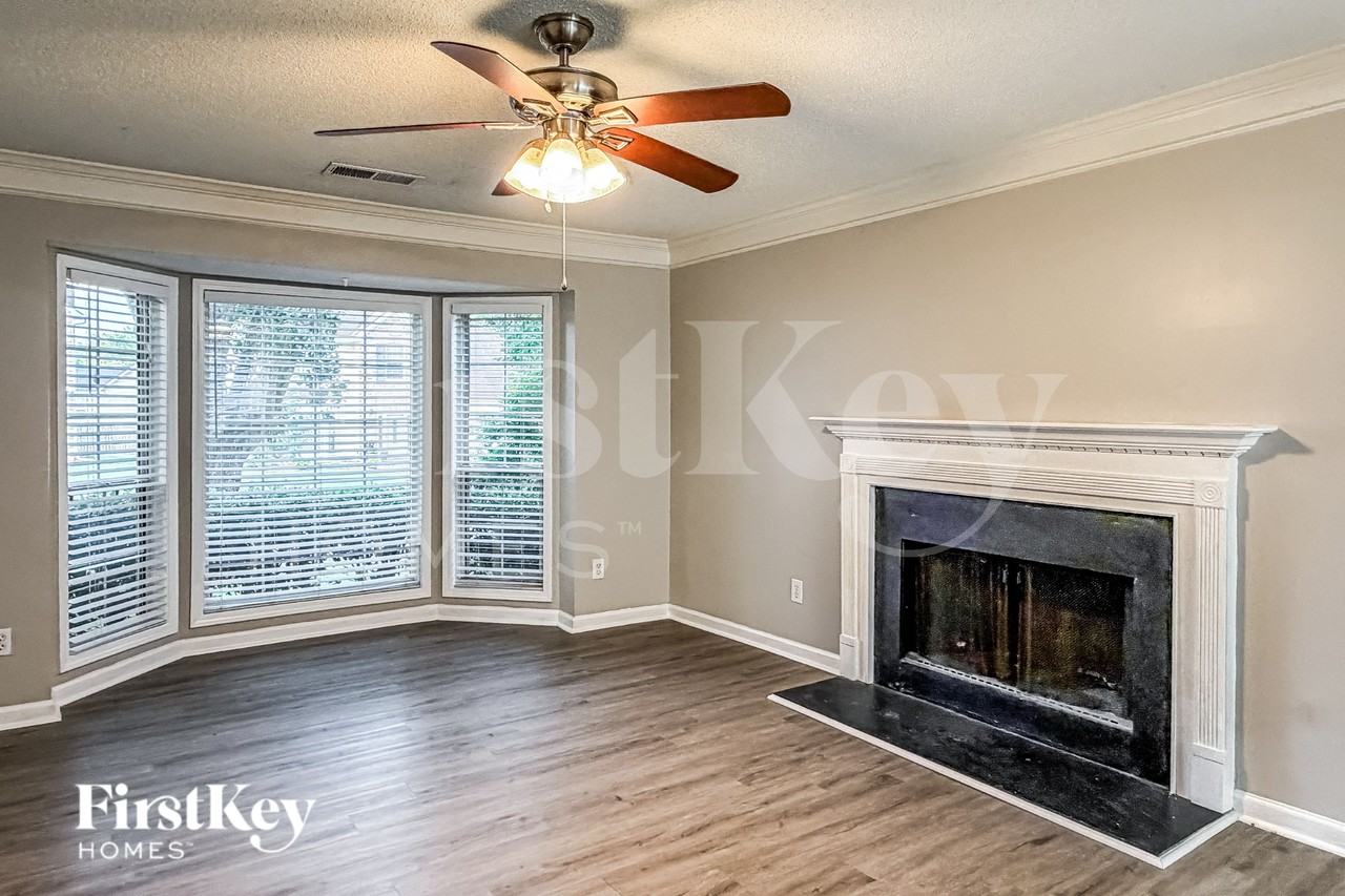2701 Chadwick Ln Nw - Photo 2 of 19