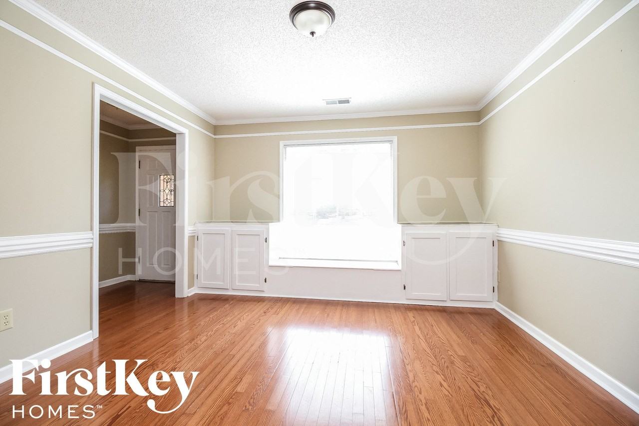 2672 Morning Woods Dr - Photo 2 of 15
