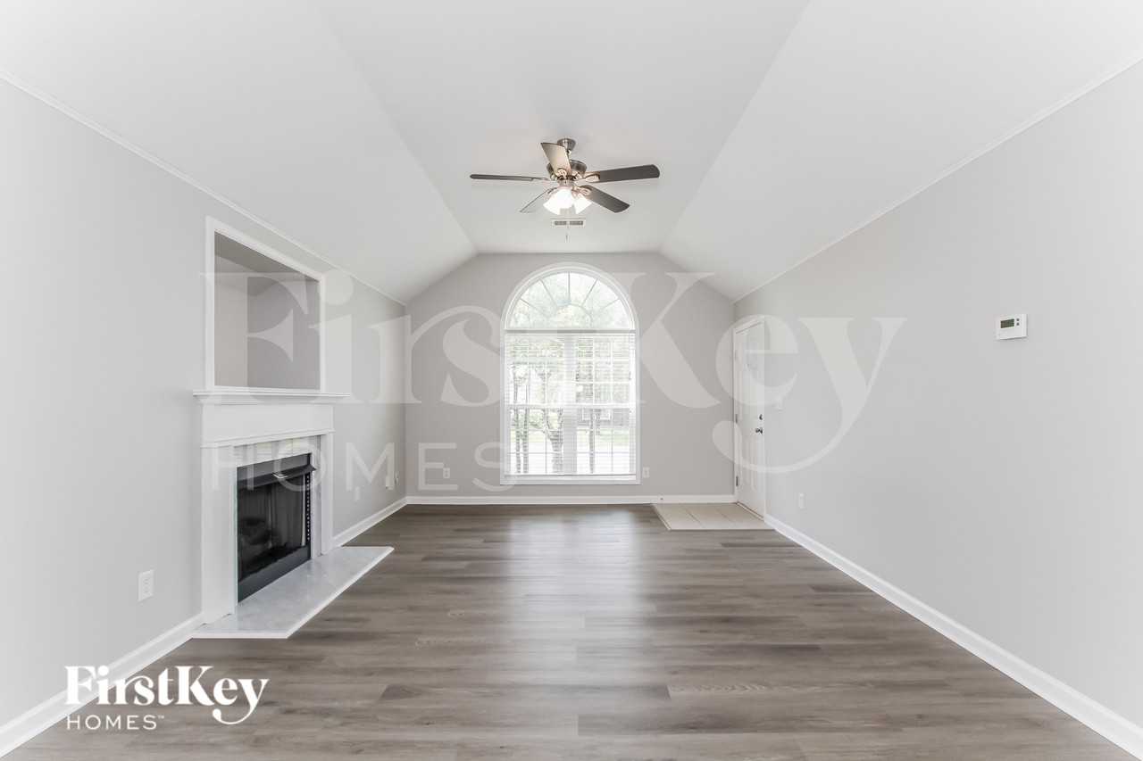 2218 Village Ln - Photo 2 of 19