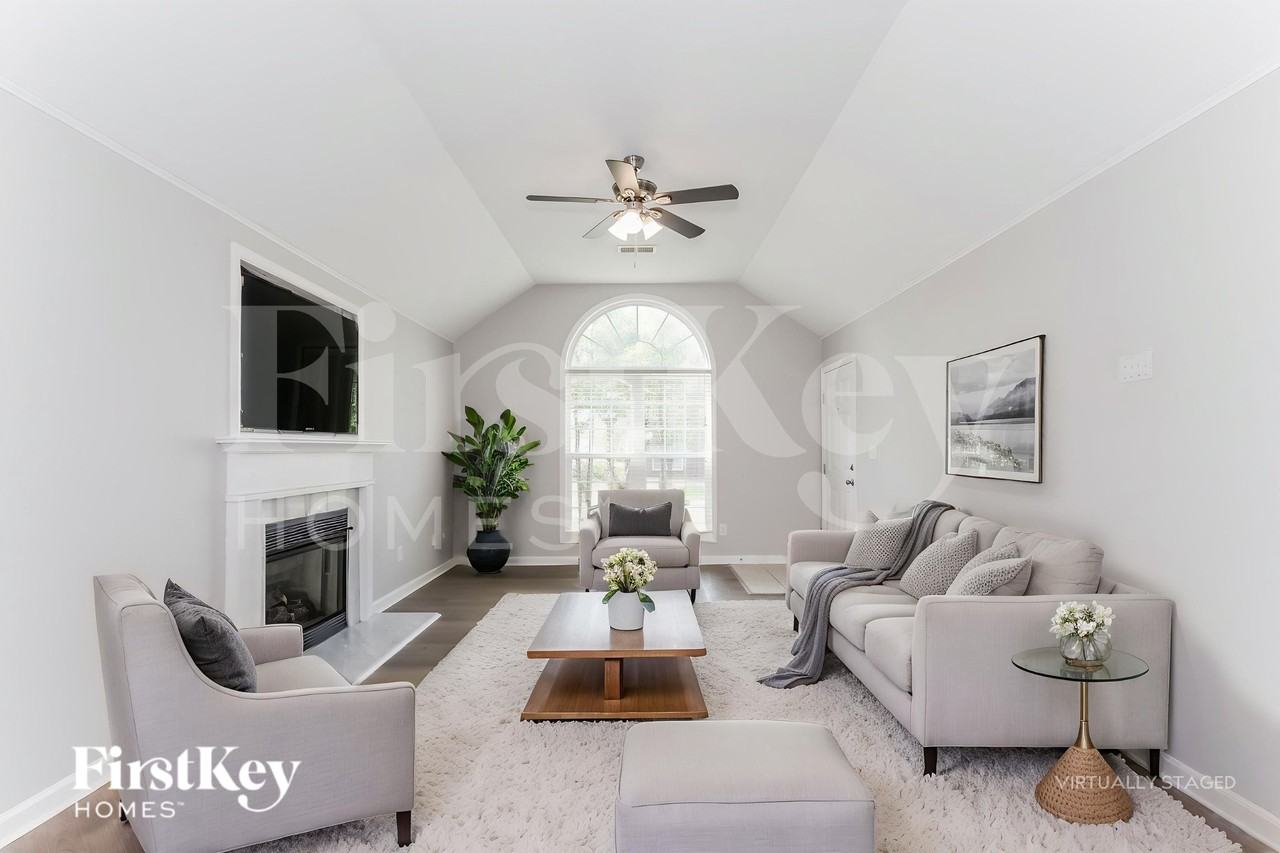2218 Village Ln - Photo 3 of 19