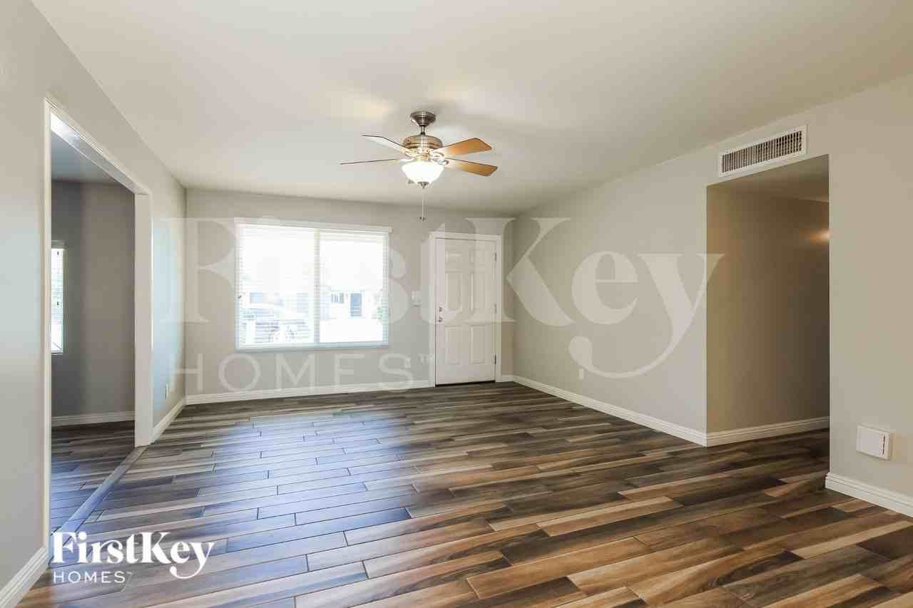 1812 W Morten Ave - Photo 7 of 16