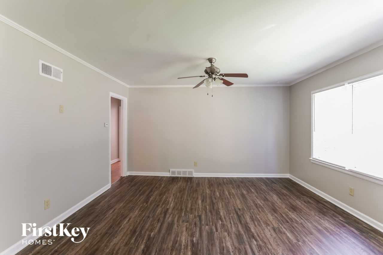 1596 Marcia Rd - Photo 4 of 15