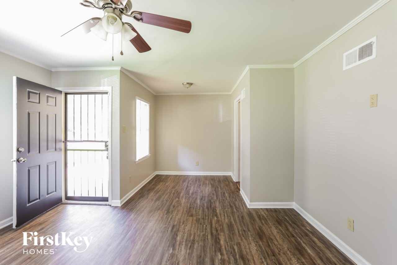 1596 Marcia Rd - Photo 5 of 15
