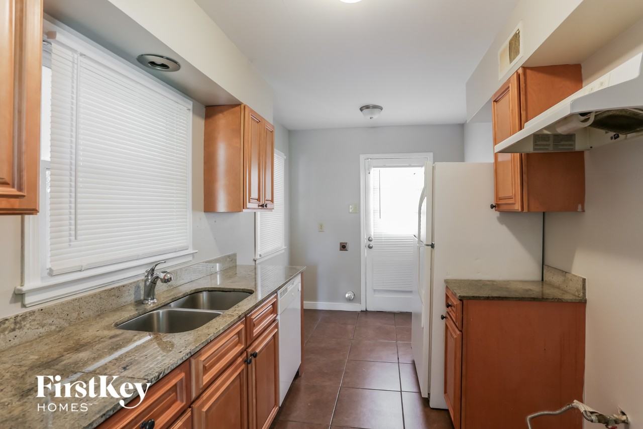 1596 Marcia Rd - Photo 6 of 15