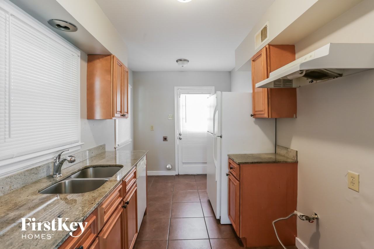 1596 Marcia Rd - Photo 7 of 15