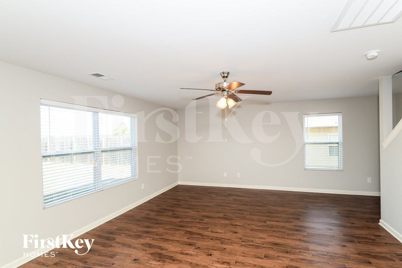 149 Ashby St - Photo 2 of 15