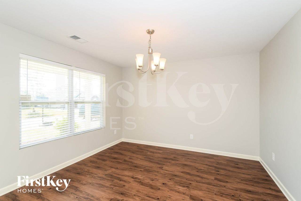 149 Ashby St - Photo 3 of 15
