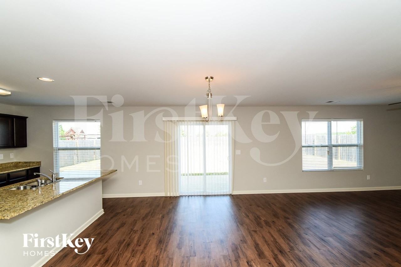 149 Ashby St - Photo 4 of 15