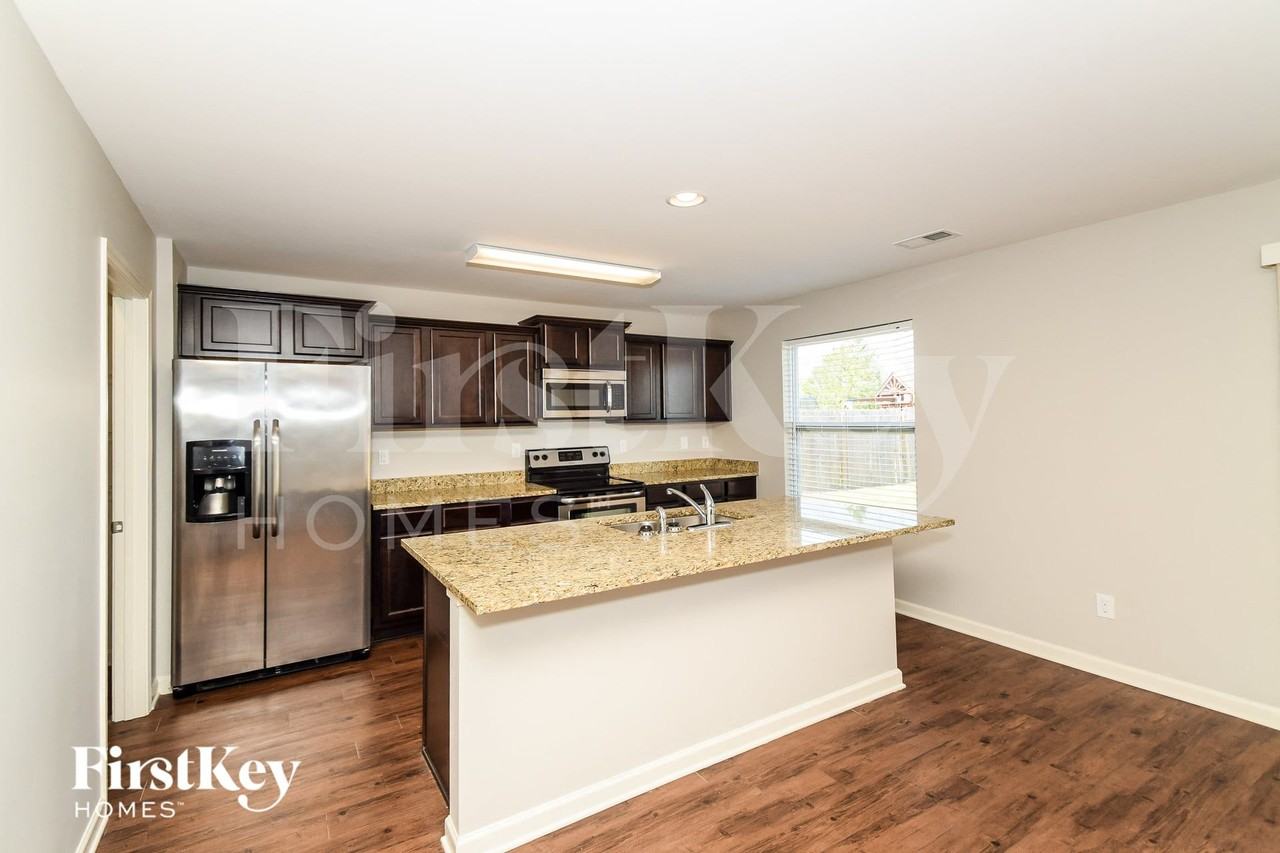 149 Ashby St - Photo 5 of 15