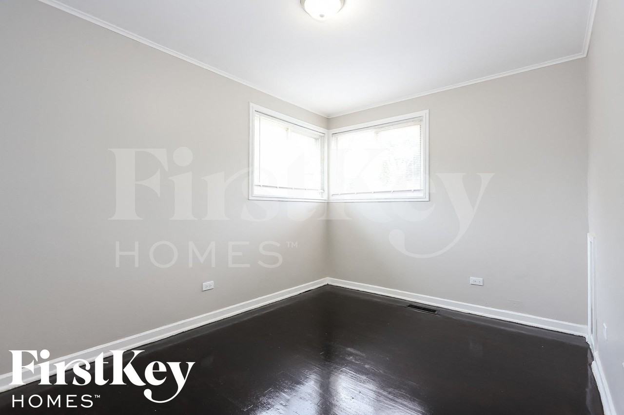 14347 Woodlawn Ave - Photo 5 of 15