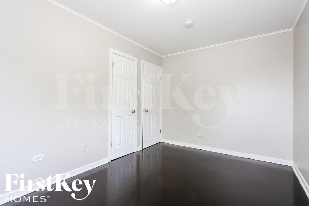 14347 Woodlawn Ave - Photo 6 of 15