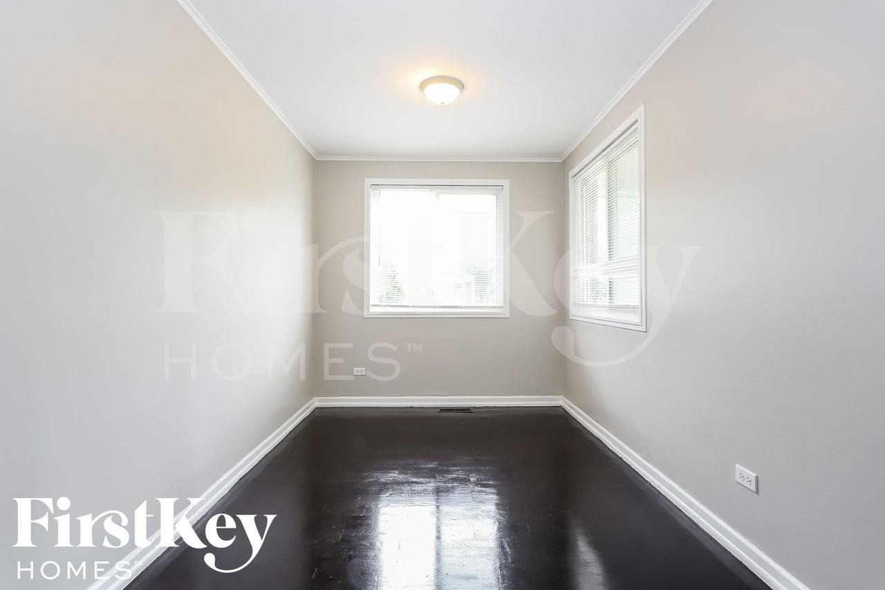 14347 Woodlawn Ave - Photo 7 of 15