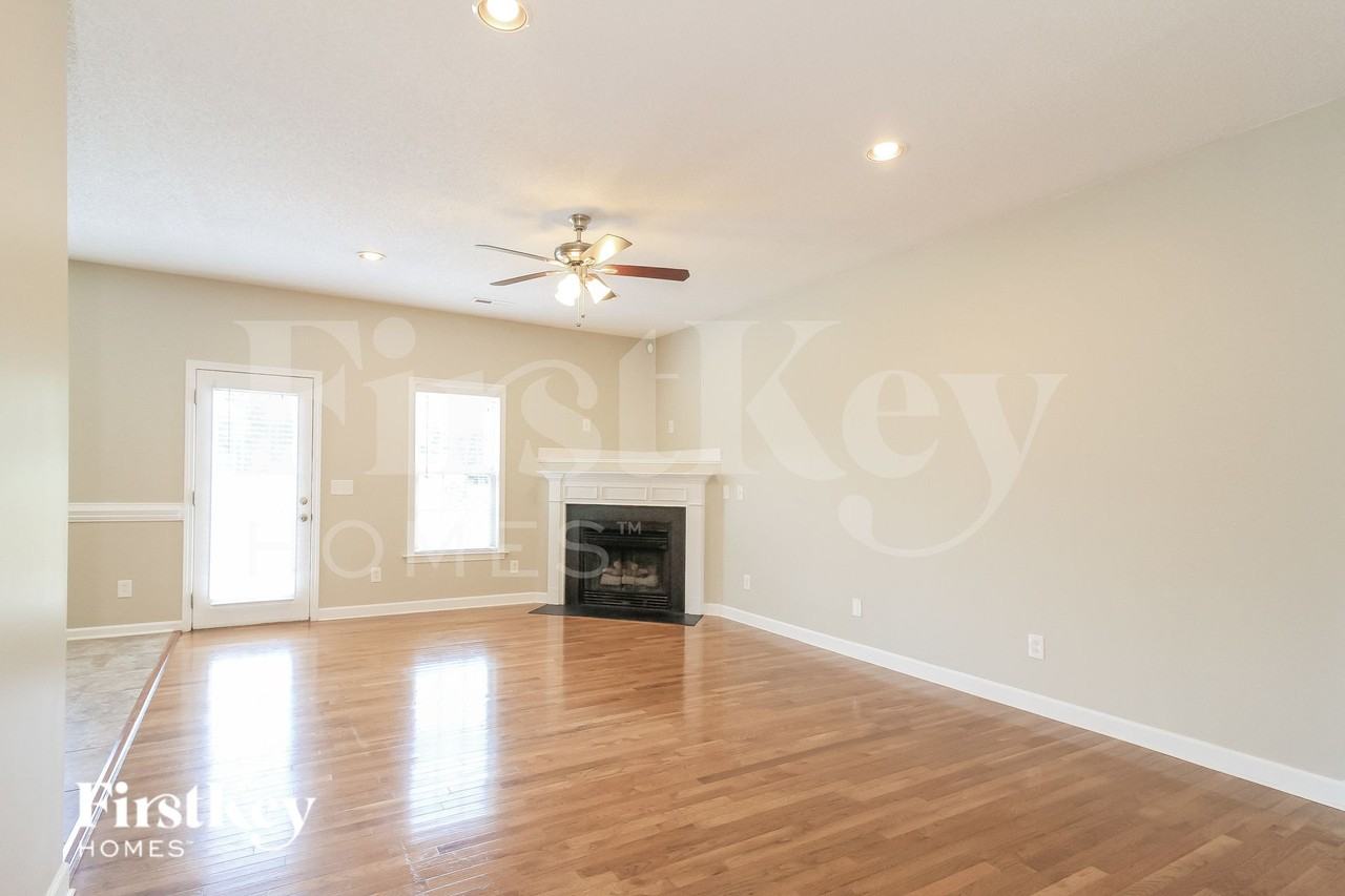 127 Scottsdale Ln - Photo 3 of 15