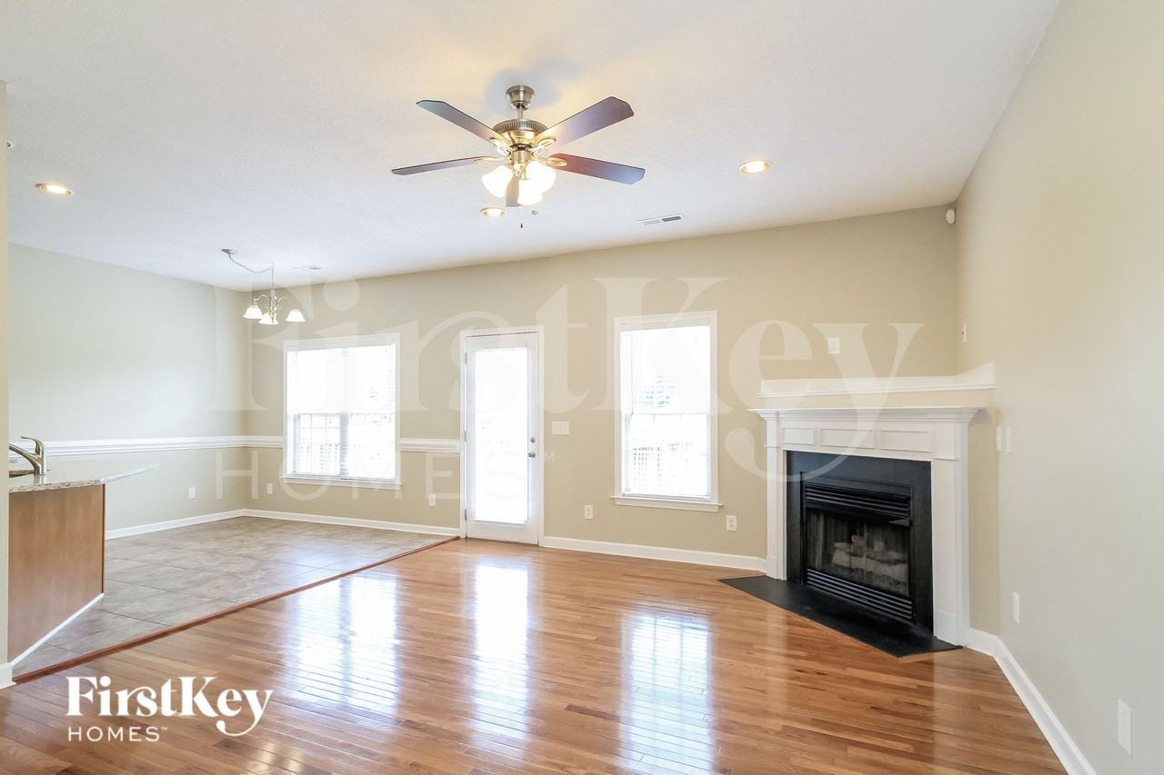 127 Scottsdale Ln - Photo 4 of 15