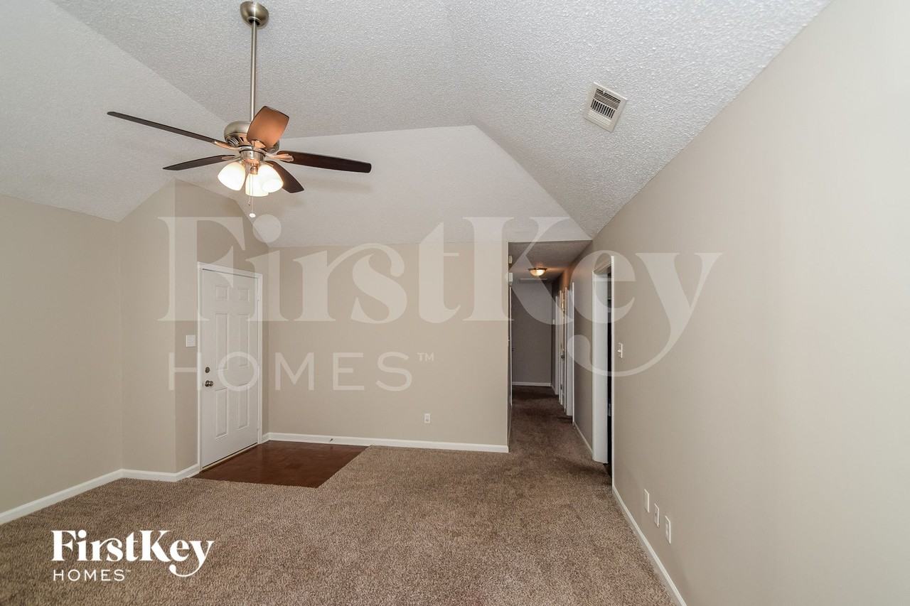 125 Cedar Bend Dr - Photo 3 of 18