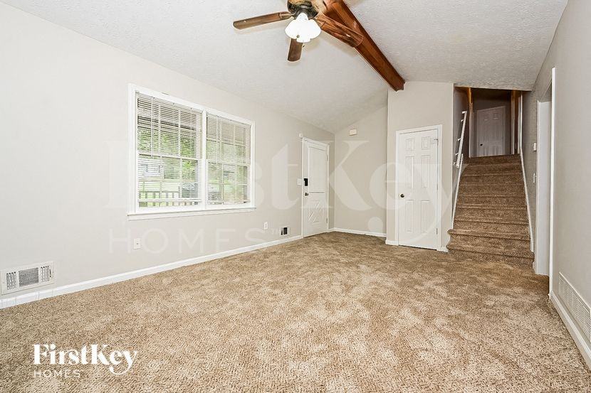 1247 Mountain Dr Ne - Photo 2 of 15
