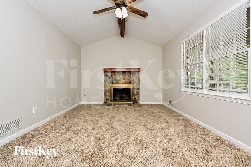 1247 Mountain Dr Ne - Photo 3 of 15