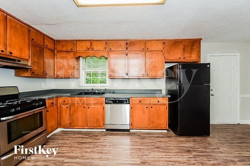 1247 Mountain Dr Ne - Photo 4 of 15