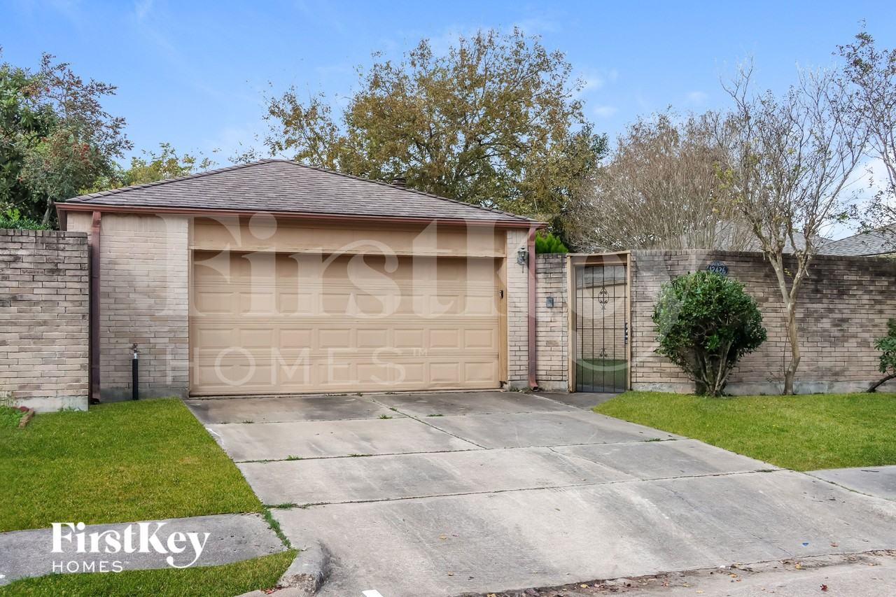 12426 Sungate Ln - Photo 2 of 15