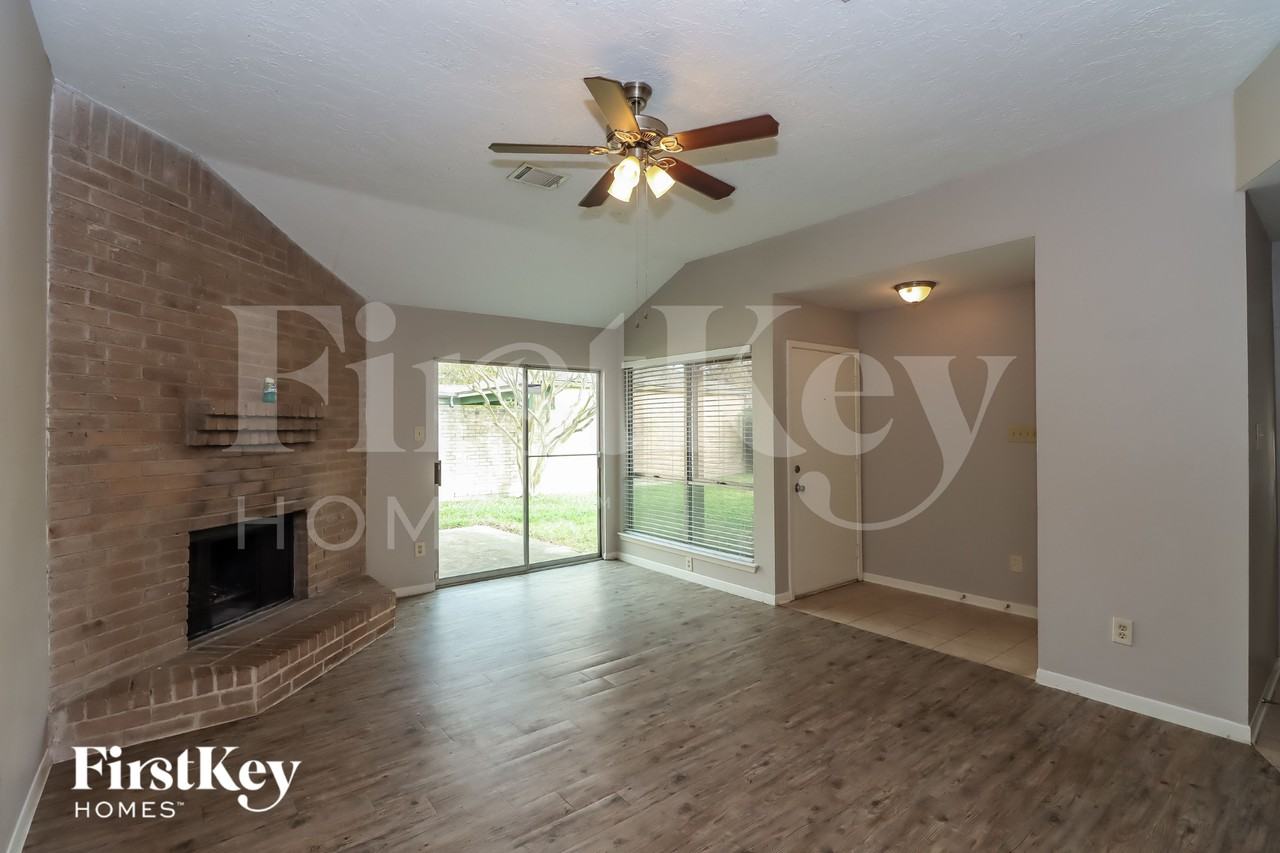 12426 Sungate Ln - Photo 4 of 15