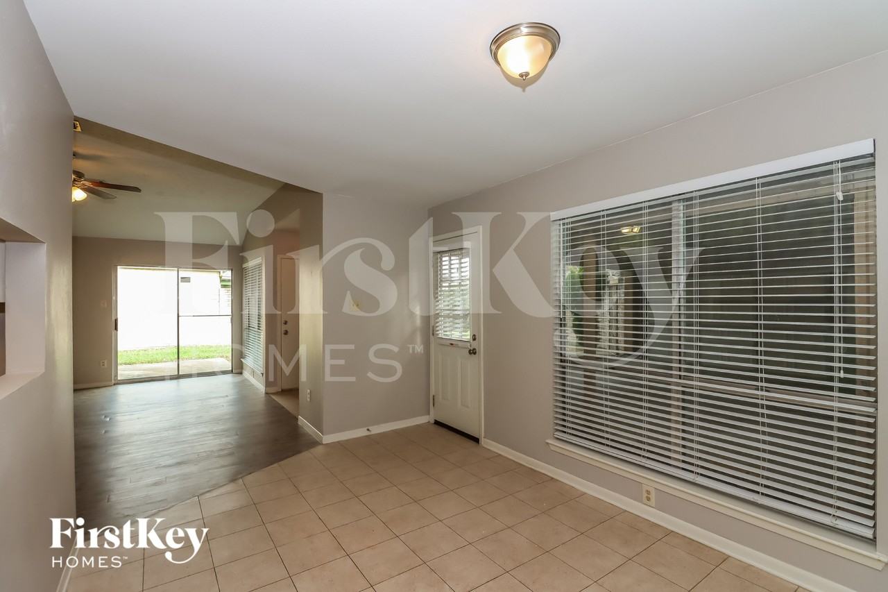12426 Sungate Ln - Photo 5 of 15