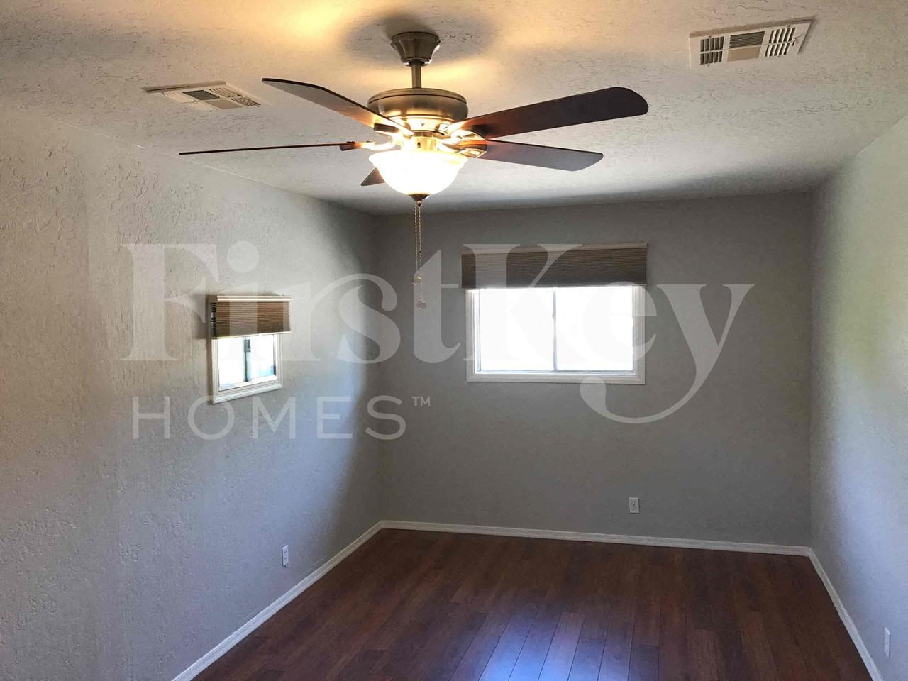 1205 W Highland Ave - Photo 5 of 18