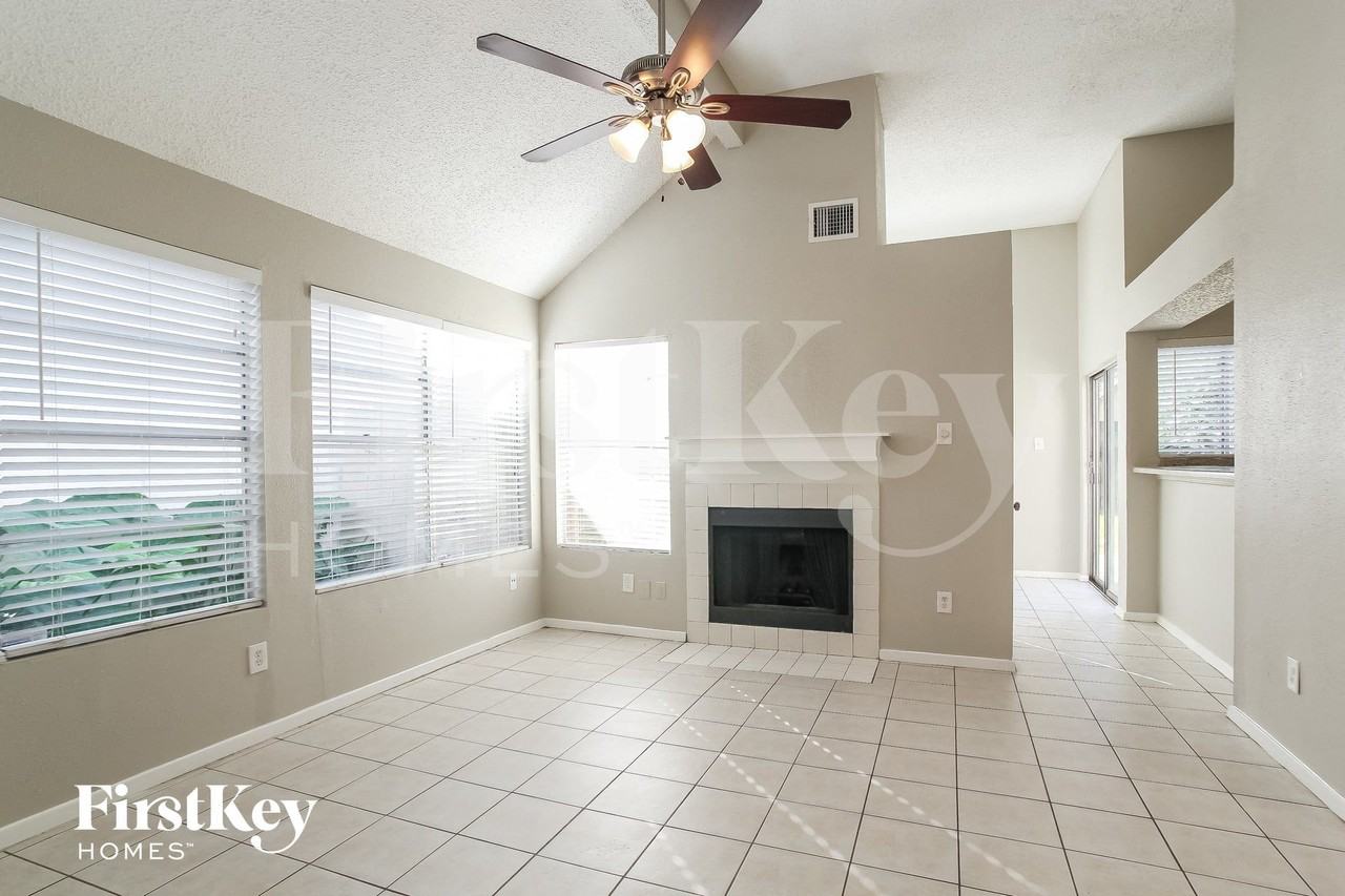 11537 Springshire Dr - Photo 3 of 14