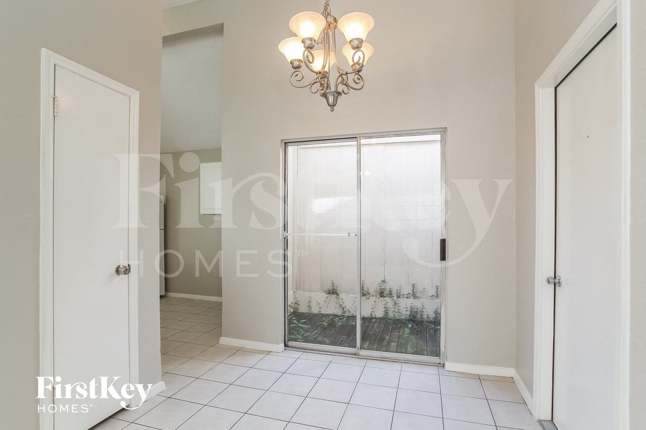 11537 Springshire Dr - Photo 4 of 14